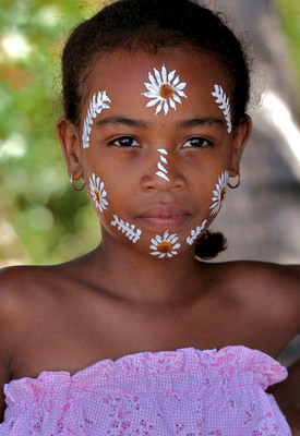 Enfant malgache, tatouage du visage